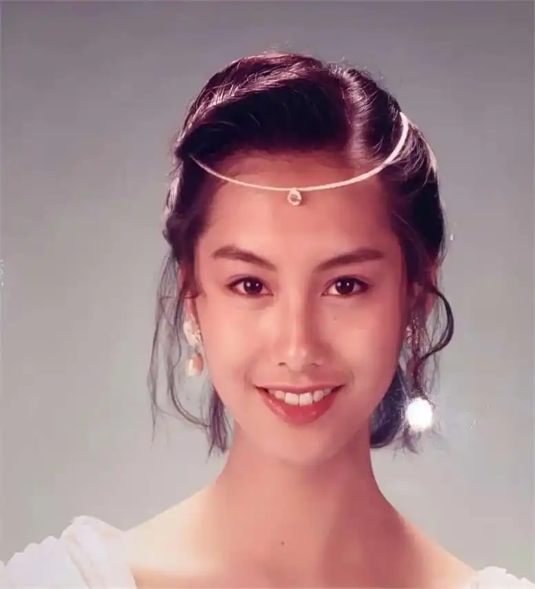 小骨架女明星_身材娇小气质出众女明星_小个子美女惊艳合照
