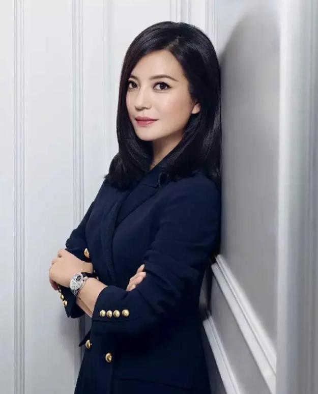 赵薇转型投资做生意_赵薇投资做生意被封杀_赵薇现在还在娱乐圈吗