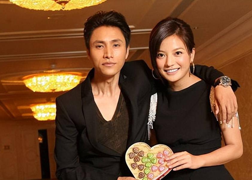 赵薇现在还在娱乐圈吗_赵薇转型投资做生意_赵薇投资做生意被封杀