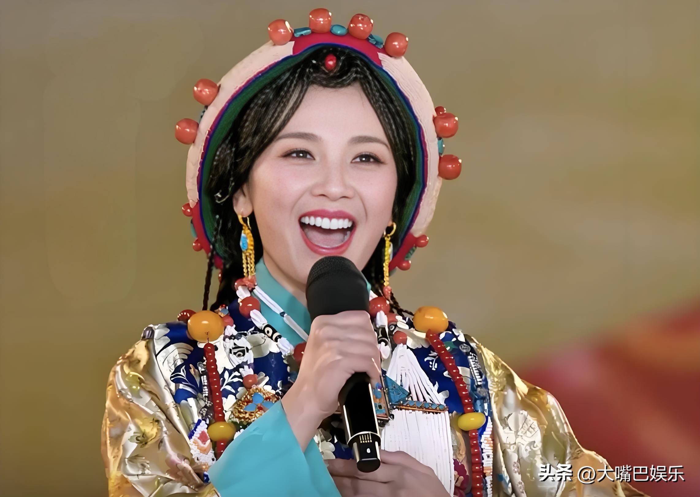 2025年央视春晚女明星_40+女明星春晚表现_中国电视女明星